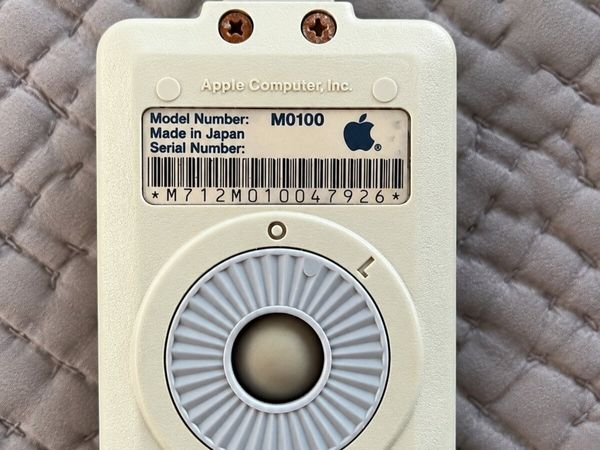 Apple Mac M0100 vintage mouse (authentic) - Main image