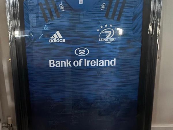 Framed and signed jerseys - Main image