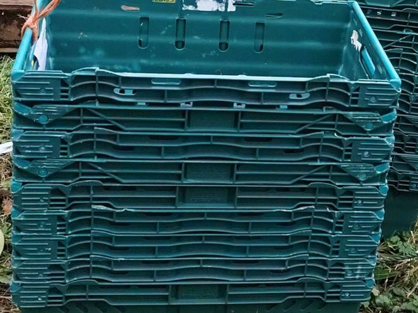Stacking plastic boxes - Main image