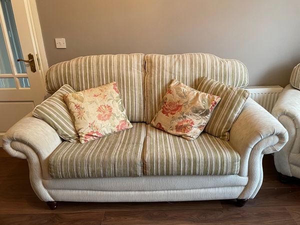 2 Seater Sofa and 2 armchairs - Main image