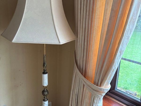 Vintage Hollywood Regency Brass & Marble Floor Lamp with Cream Pagoda Shade - Main image