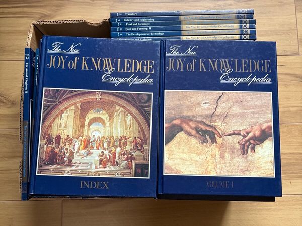 Complete set of encyclopaedia - Main image