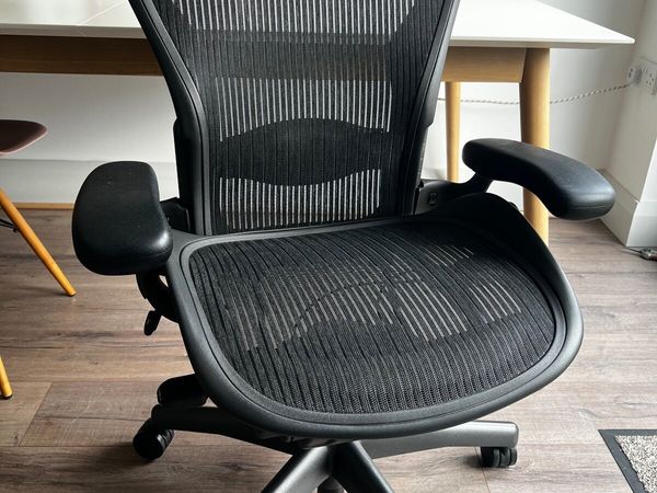 Herman Miller Aeron Chair size B - Main image