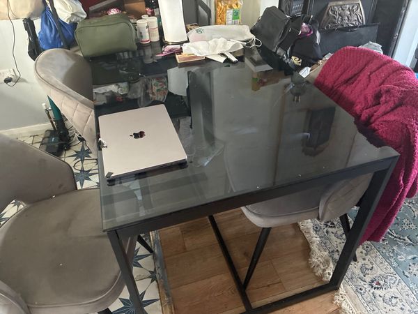Dining table with chairs - Main image