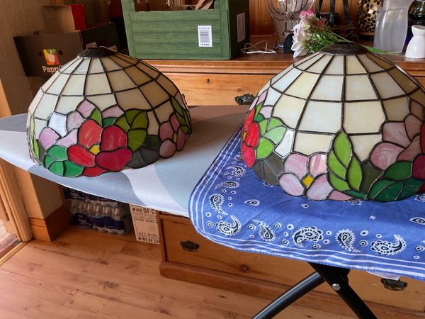 Pair of beautiful Tiffany style light shades - Main image