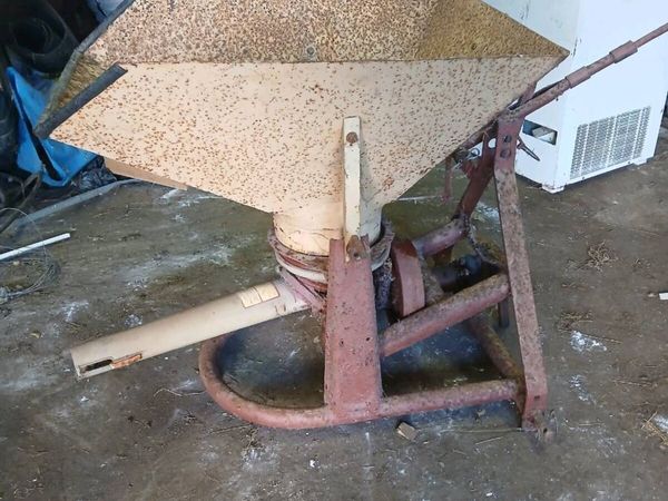Vicon fertiliser spreader - Main image