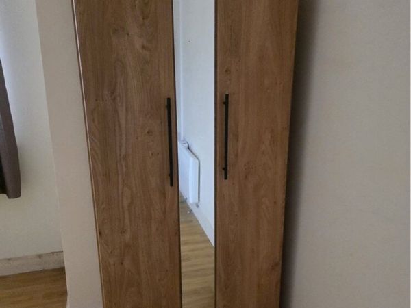 Wooden wardrobe - Main image