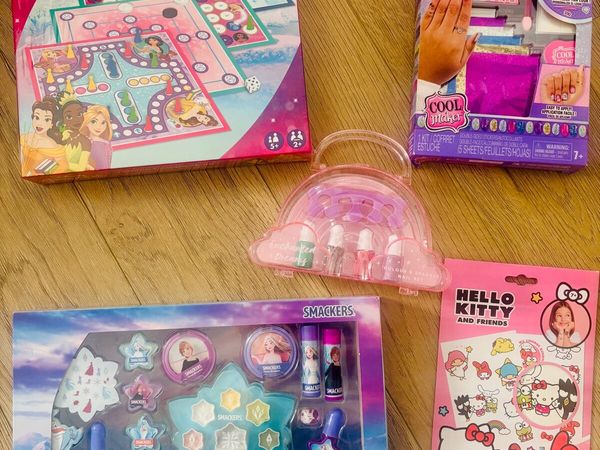 New and Unopened Beauty Gift Bundle for Girls - Main image