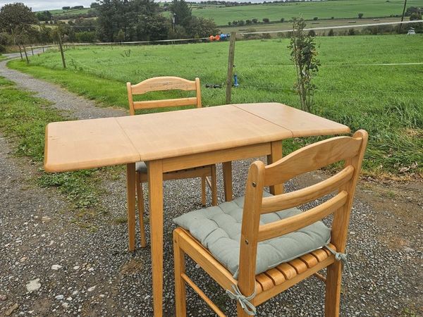Small table and chairs - Main image