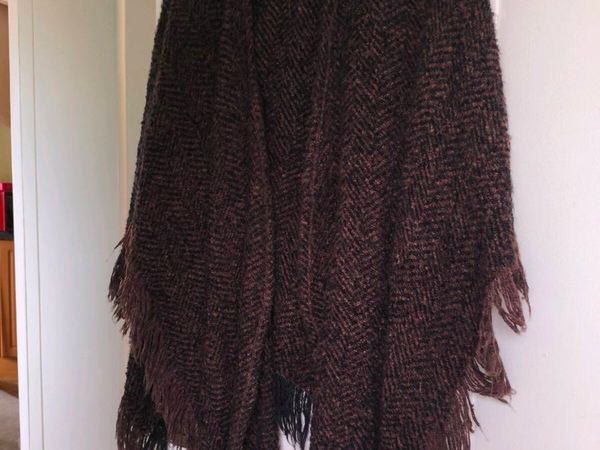 Beautiful,shawl made from acrylic wool 30 Euro - Main image