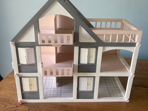 Wooden dolls house - Main image
