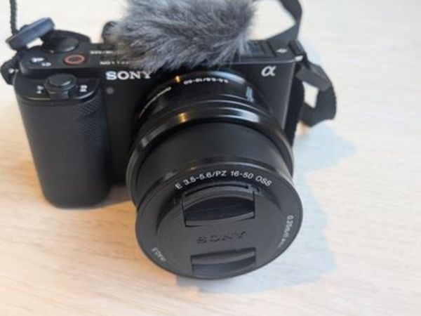 Sony ZVE10 Vlogging Bundle - Main image
