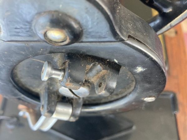 Singer Sewing Machine - Main image