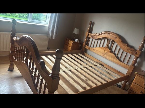 King size bed - Main image