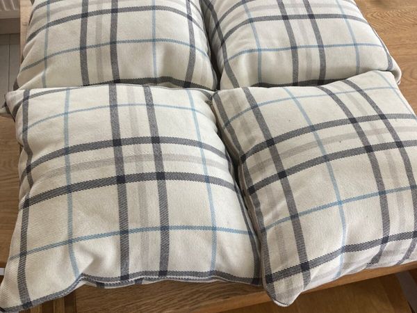 4 cushions with feather pads - Main image