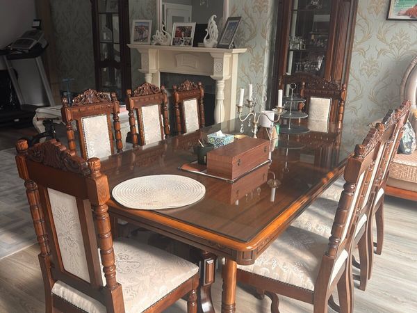 Dinner table - Main image