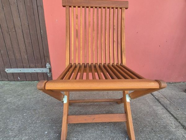 Set of 2 foldable wooden garden chairs, like new - Main image