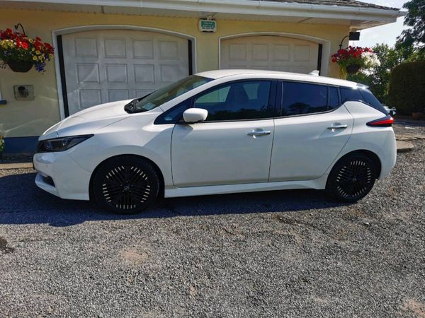 242 Nissan Leaf SVE tiny mileage - Main image