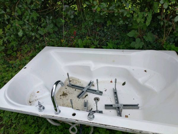 Large bath tub - Main image