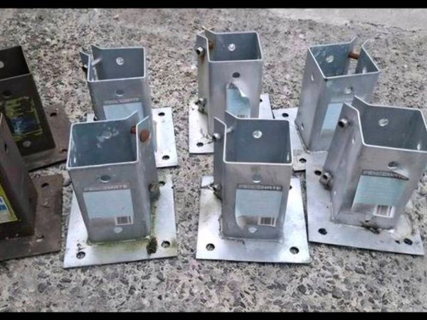 8x 3x3 post brackets - Main image
