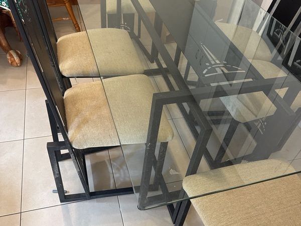 Glass table and 6 Chairs - Main image