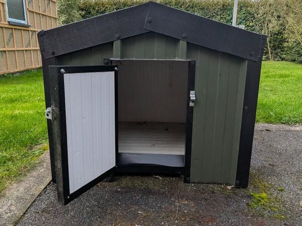 Insulated Dog Shed - Main image