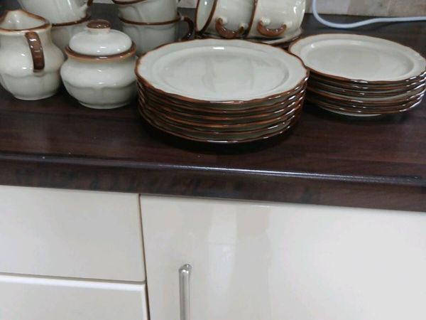 DINNER SET NEW AND TEA SET NEW        44   PIECES - Main image