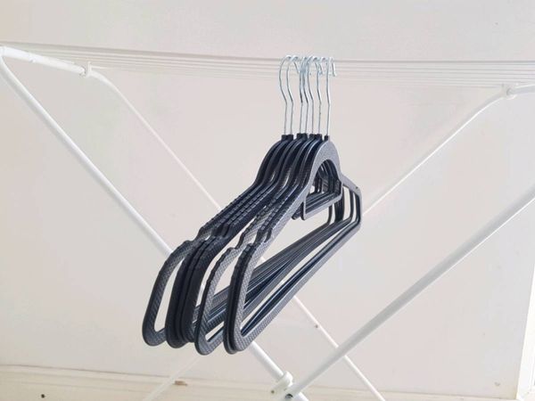 Clothe hangers - Main image