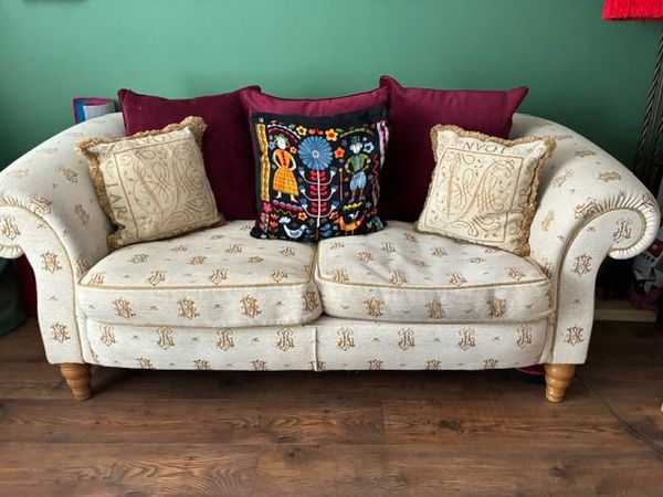 Three-seater sofa with patterned fabric - Main image