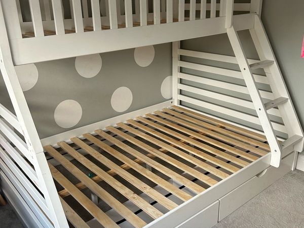 Triple sleeper bunk bed with mattresses - Main image