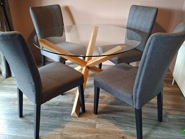 Dining table and 4 chairs - Main image