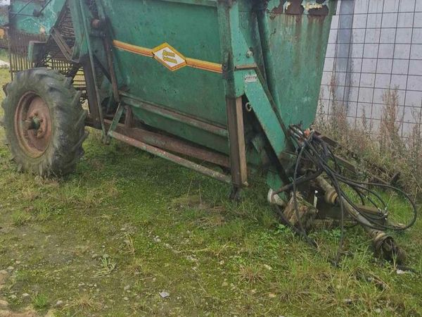 Beet harvester - Main image