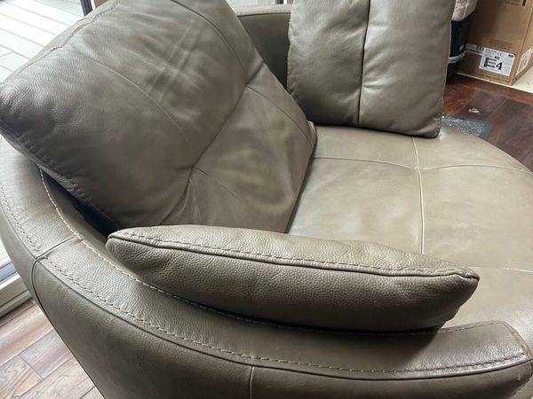 Leather oversized chair - Main image
