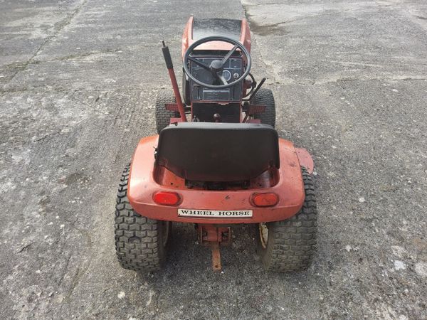 Old Wheel Horse Lawnmower - Main image