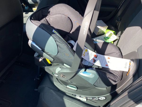 Cybex Carry Cot and Base Z ISOFIX Roating Base - Main image