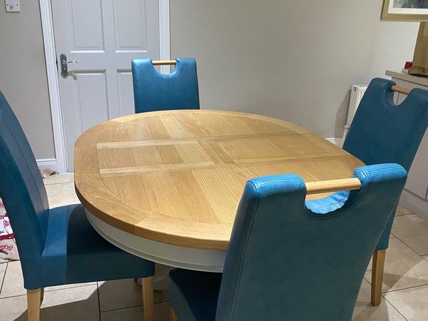 Dining table and chairs - Main image