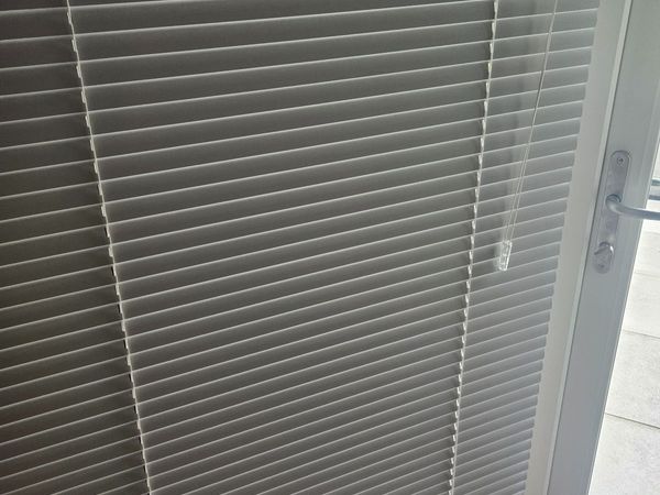 VENETIAN BLIND - Main image