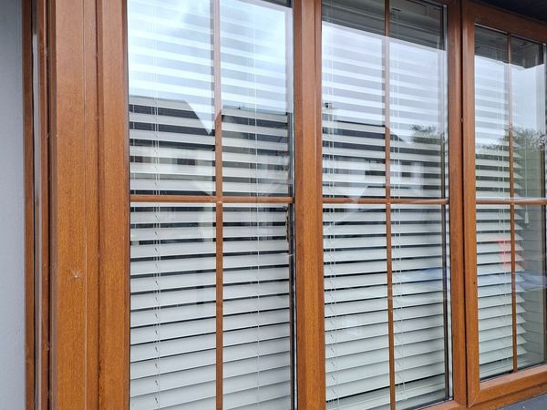Bay window white pvc blinds - Main image