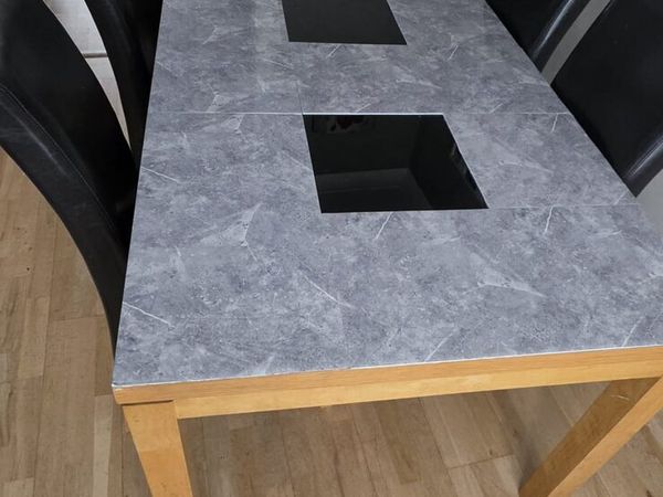 Dining table and 5 chairs - Main image