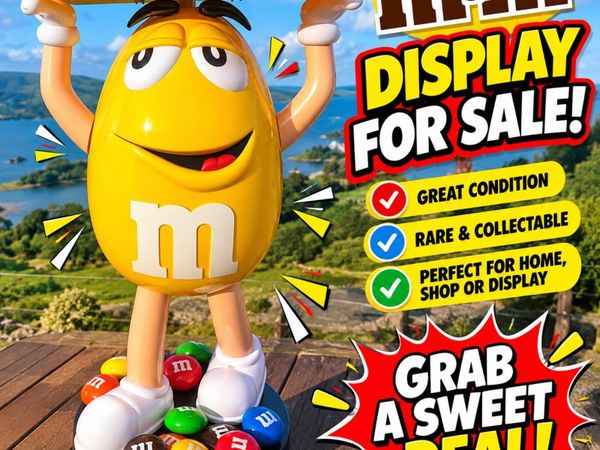 M&M's Yellow Character Display Figure with Tray - Main image