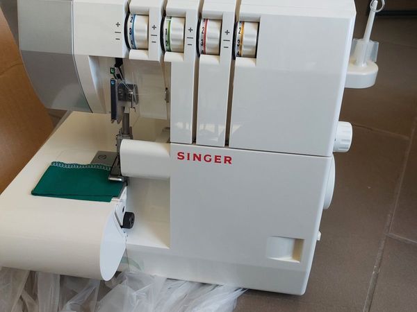 Singer Overlocker - Main image