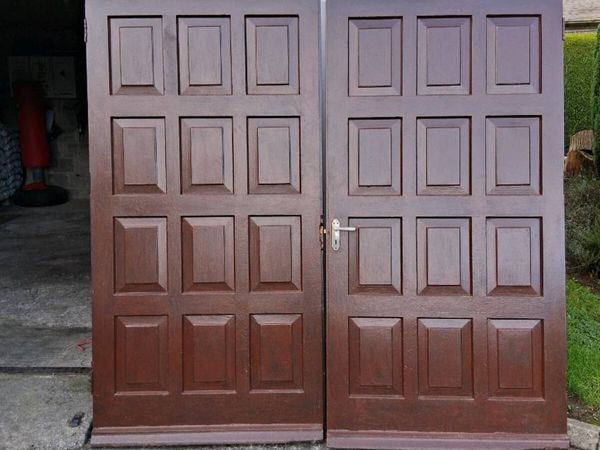 Teak garage doors - Main image