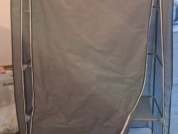 Temperary wardrobe - Main image