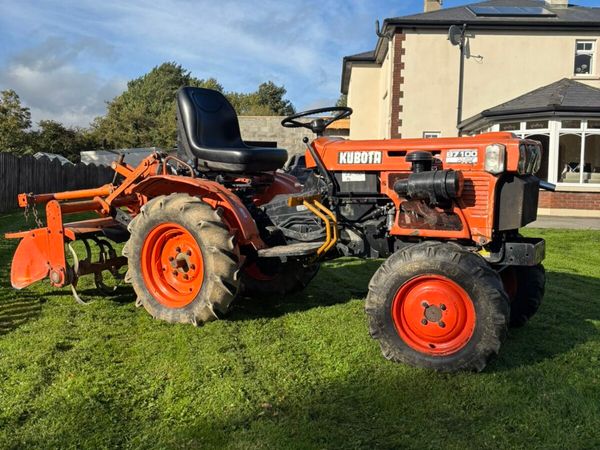 Kubota B7100 Compact tractor - Main image