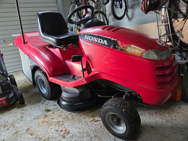 Ride-on Lawnmower - Honda HF 2315 V Twin - Main image