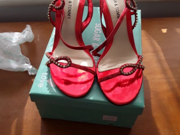 Beautiful brand new designer shoes red still in bo - Main image