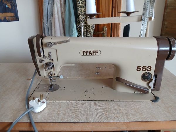 Sewing machine - Main image