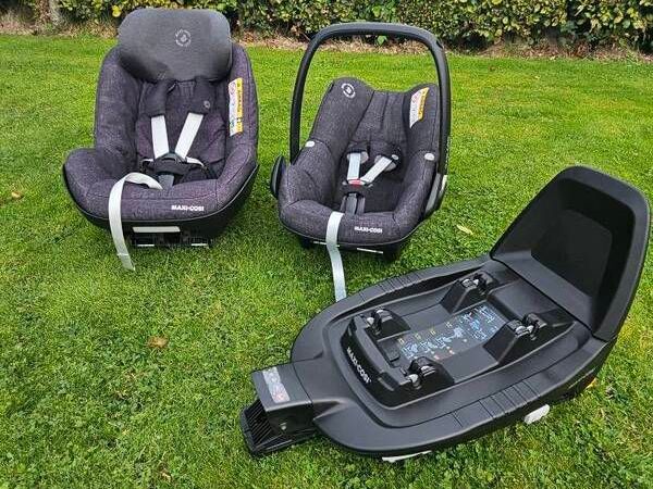 Pearl and Pebble Pro Car Seats and Base - Main image