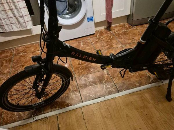 Raleigh stow-E-wai electric bike - Main image