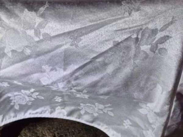 Silk damask chair cover x 75 - Main image